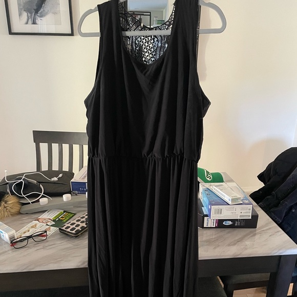 Floor length dress in all black with mesh back - Picture 1 of 2